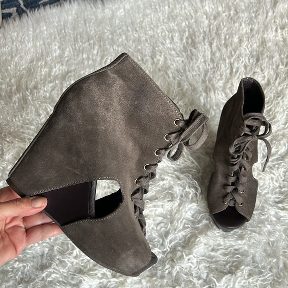 Lucky Brand Nellie Suede Leather Lace up Wedge Heel Booties/Boots 6 Taupe Gray - Picture 2 of 9